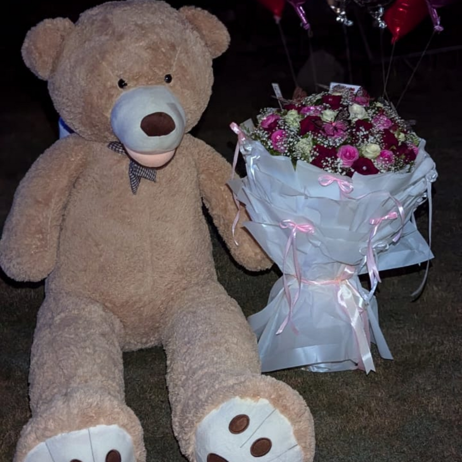 Giant Love – 12ft Teddy with Premium Bouquet 🎁✨
