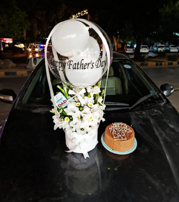 White Fresh Flowers Box with Customized printed Baloon Card &2.5lbs Milky Malt Cake