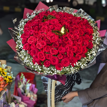 Whispers of Romance: Roses & Baby’s Breath