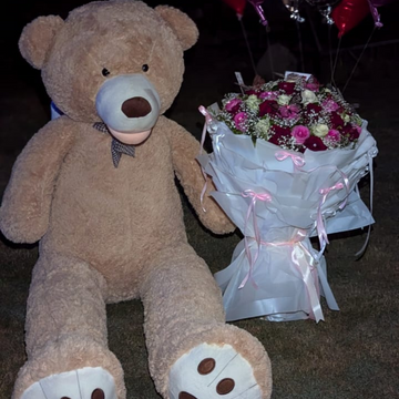 Giant Love – 12ft Teddy with Premium Bouquet 🎁✨