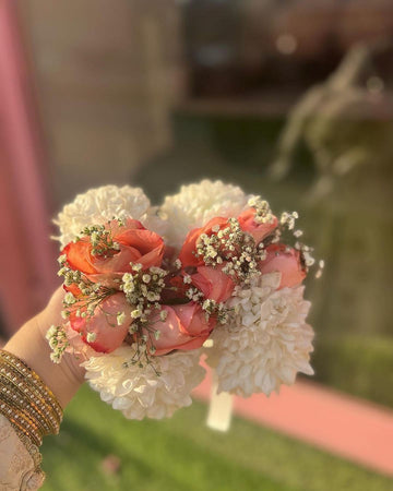Graceful Peach and White Floral Gajra