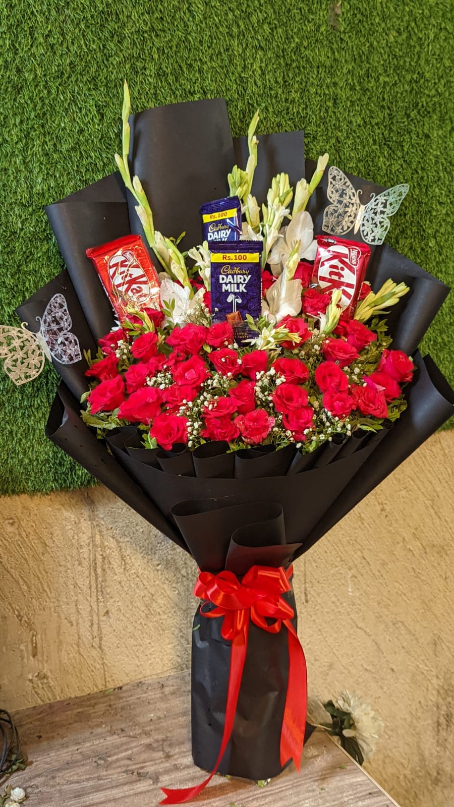 Black Wrap Beauty: Roses & Chocolates