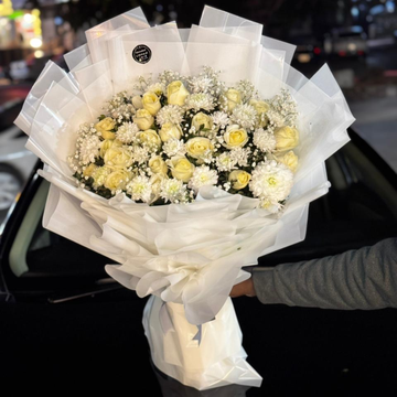 Luxury White Flowers Bouquet – Elegant Premium Hand-Tied Arrangement