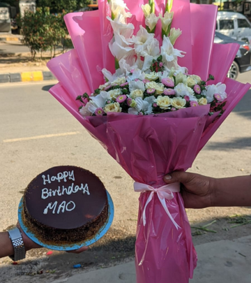 Fresh Flower Bouquet with Cake – Perfect Gift for Mother’s Day