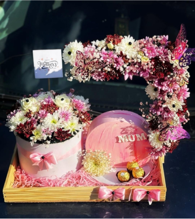 Luxury Mom Gift Tray – Cake, Flowers & Floral Decor