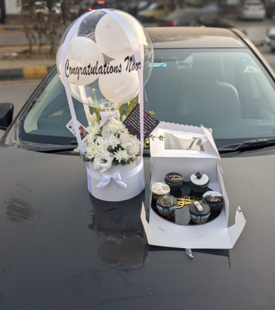 Fresh Flowers Box with Congratulations printed balloon &Customized Cupcakes