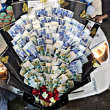 Luxurious Eidi Cash Bouquet – 1 Lac Arranged with Flowers