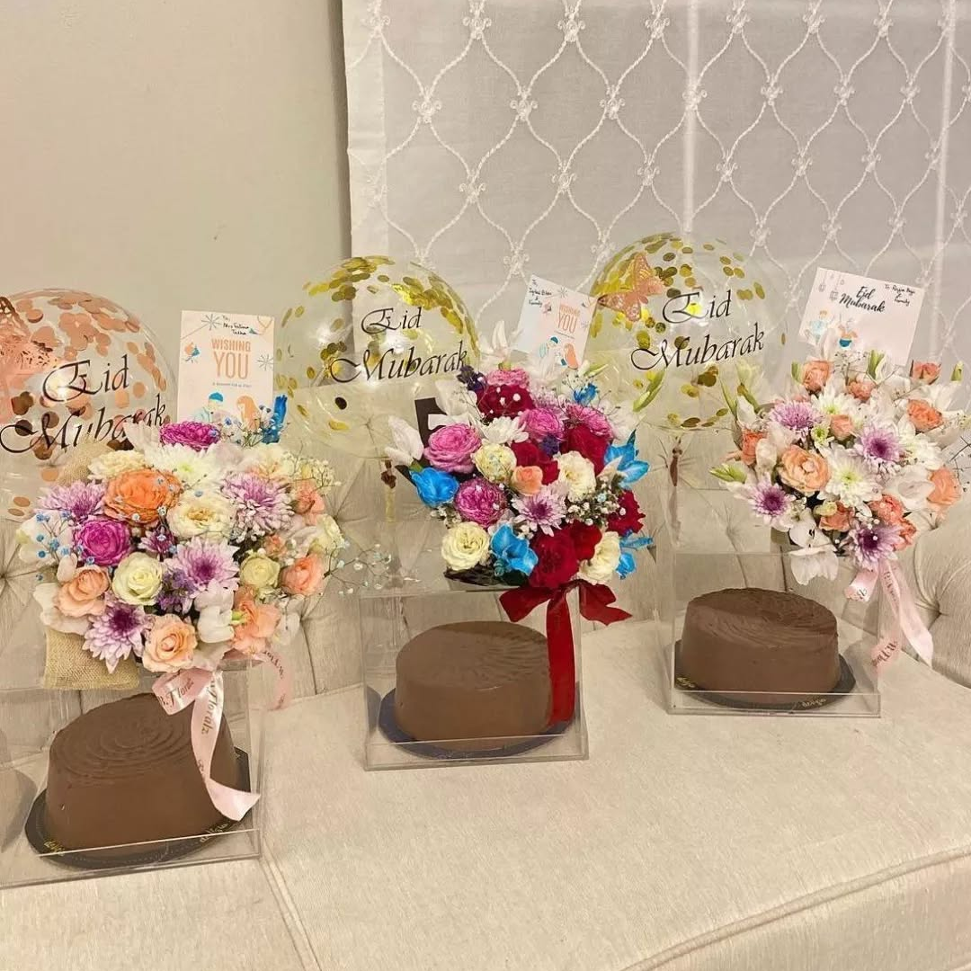 Eid Mubarak Acrylic Box – Cake, Imported Flowers & Custom Balloons (Family of Trio)