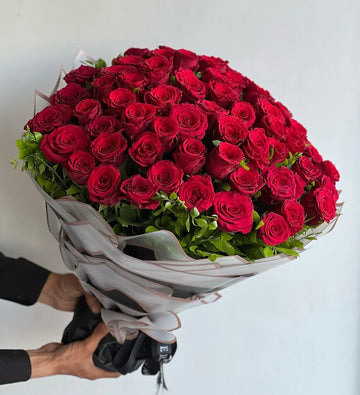 Premium-Quality Red Roses, Expertly Arranged