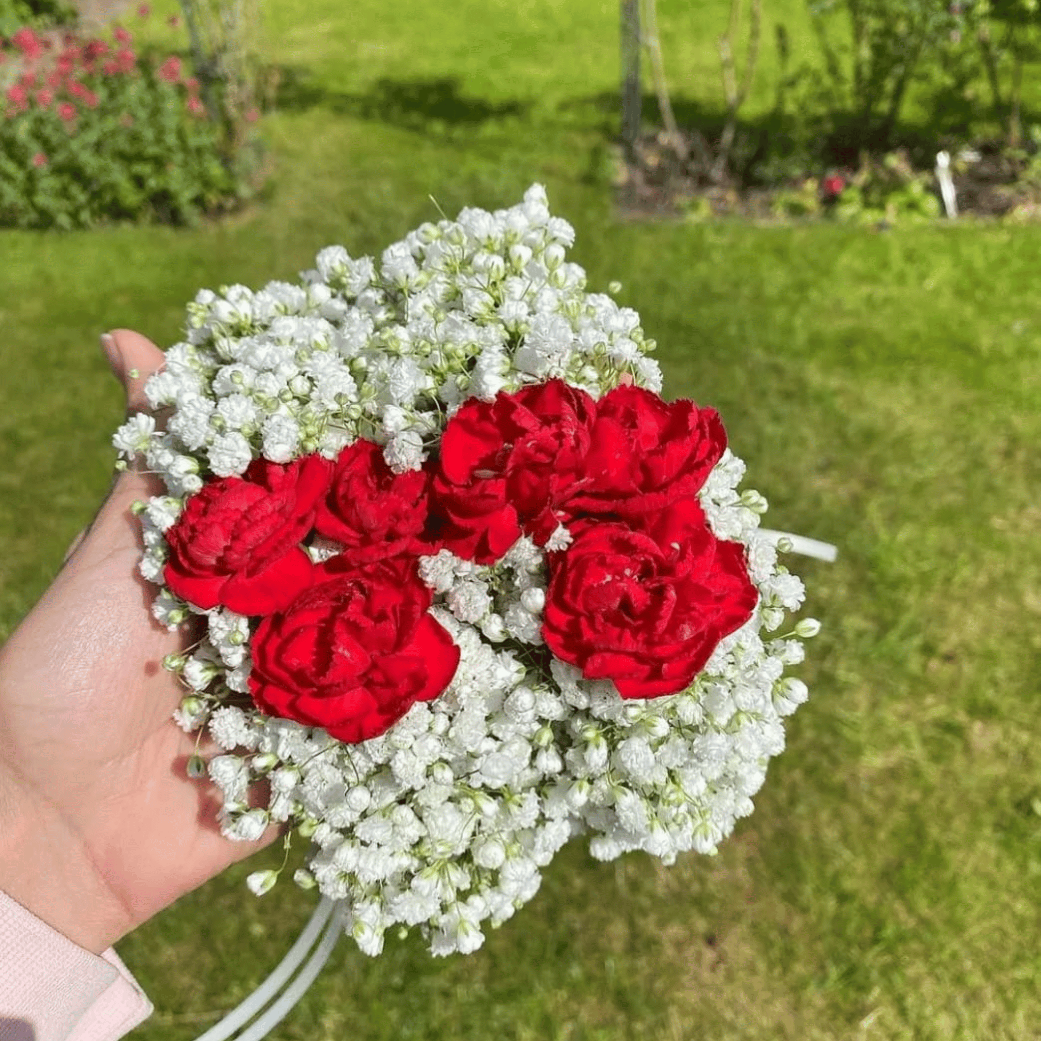 White Baby Breath Gajra – Fresh Flower Wrist Accessory