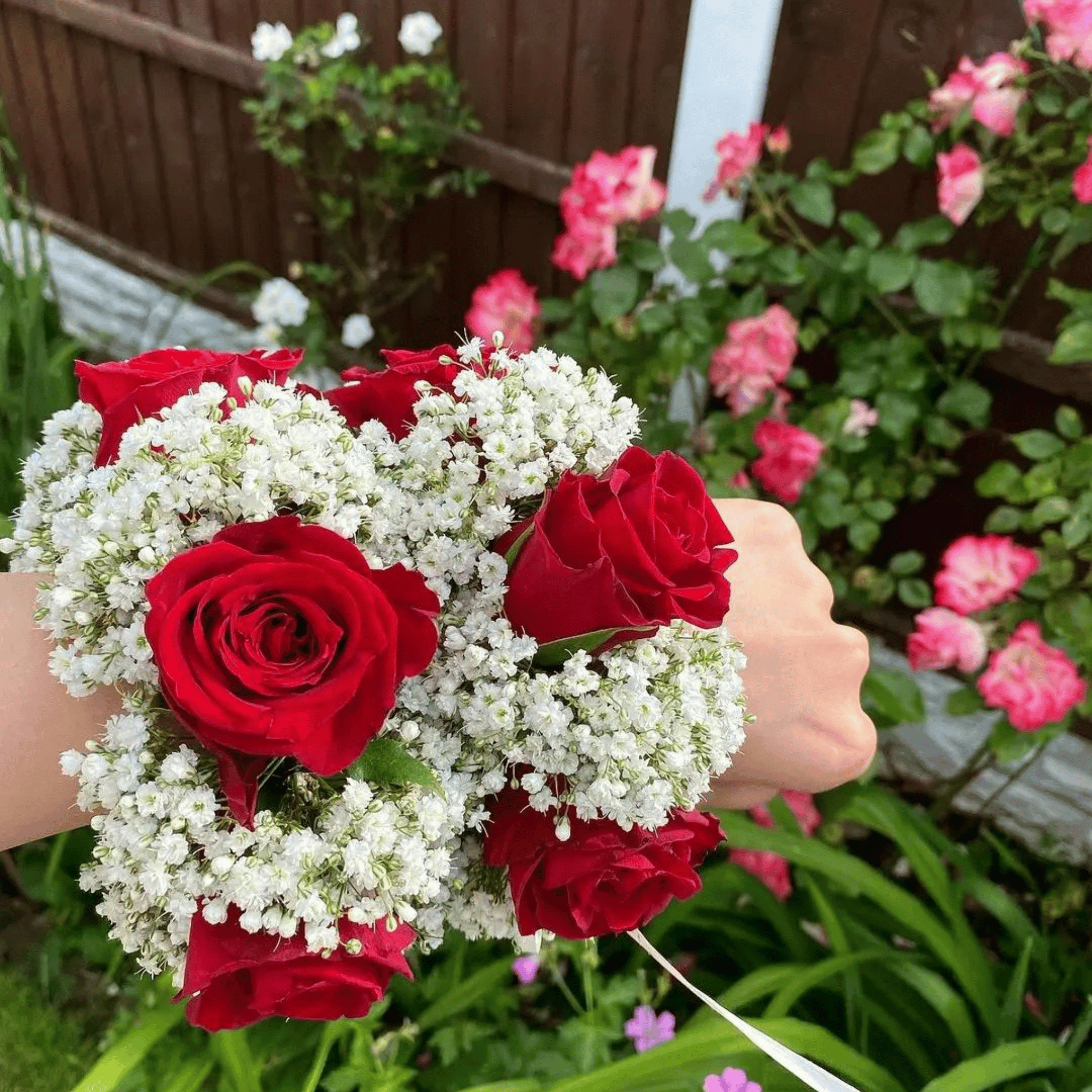 Red Rose & Baby’s Breath Bridal Gajray – Fresh Flower Bangles