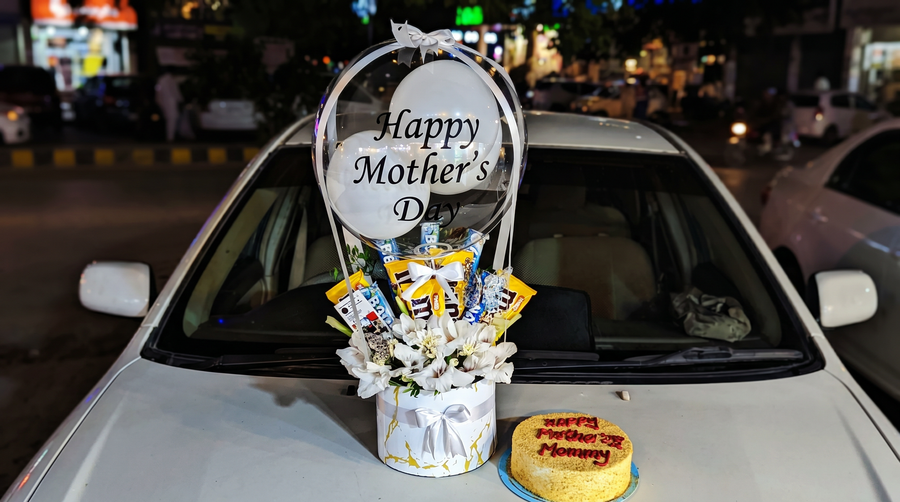 Hot Air Balloon Bouquet & Personalized Cake