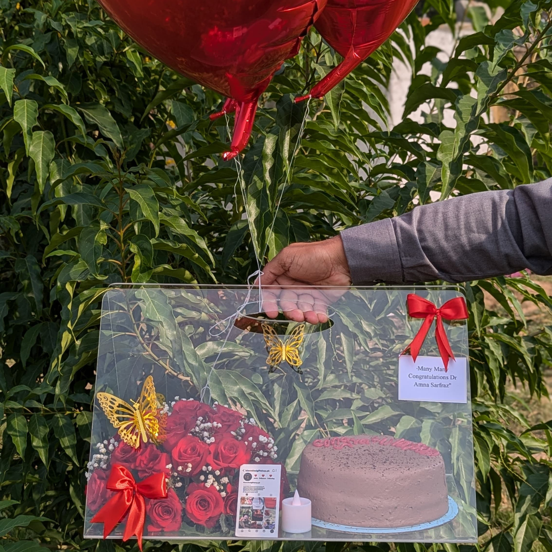 Elegant Acrylic Bag with Cake & Full Flower Arrangement – A Luxurious Gift