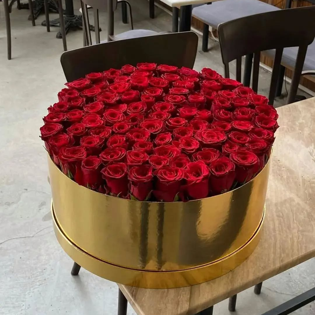 Luxury Red Roses in a Golden Box
