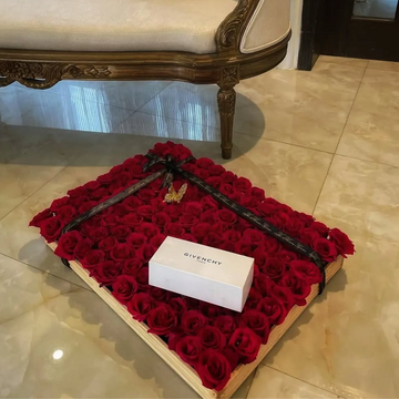 Elegant Basket of 100 Premium Roses – With Optional Perfume