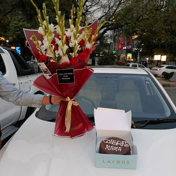 Valentine’s Flower & Cake Deal – A Sweet & Romantic Surprise
