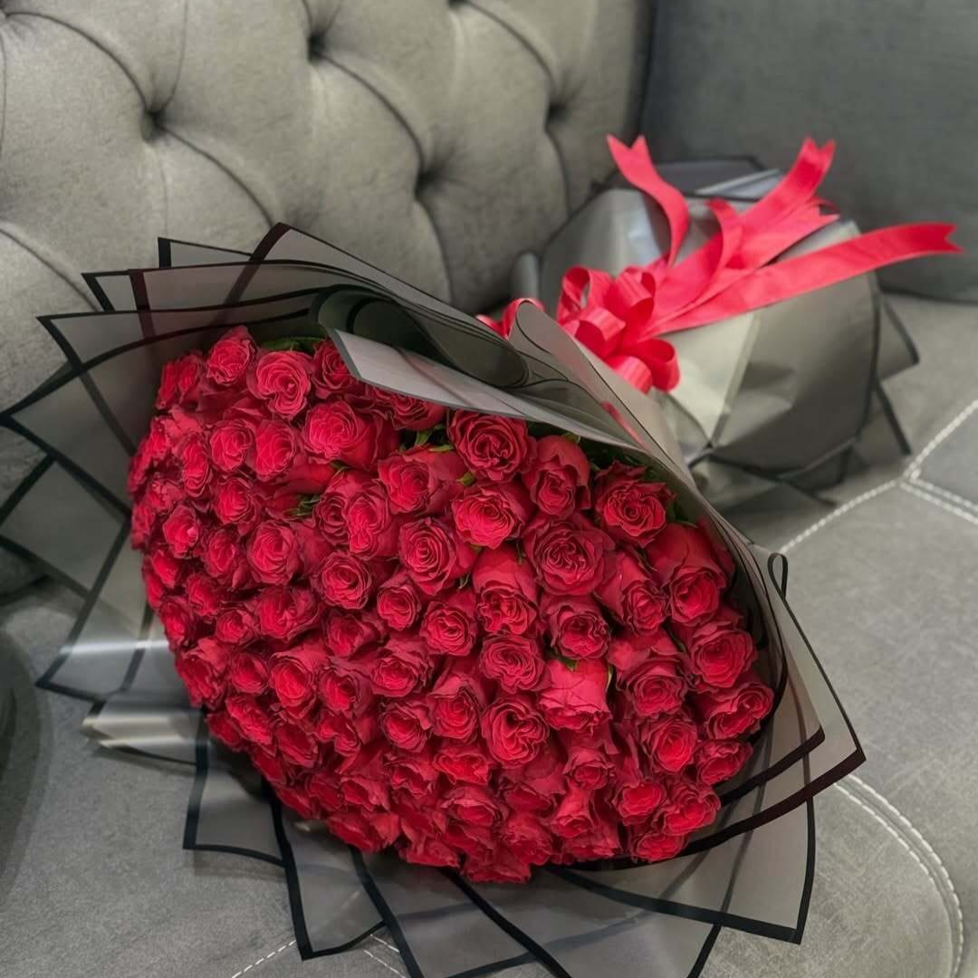 100 Long Stem Imported Red Roses Bouquet for Her – Valentine’s Day Gift