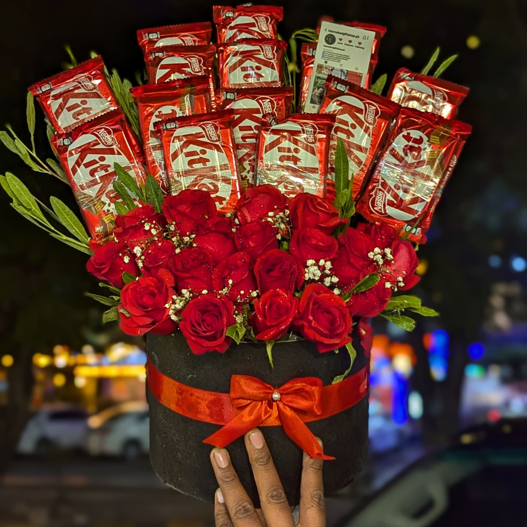 Red Roses & Kit Kat Delight Box